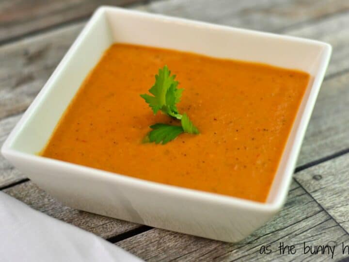 Make this delicious and easy fire roasted vegetarian tomato bisque soup with help from Hunt's tomatoes! #DinnerDone #shop