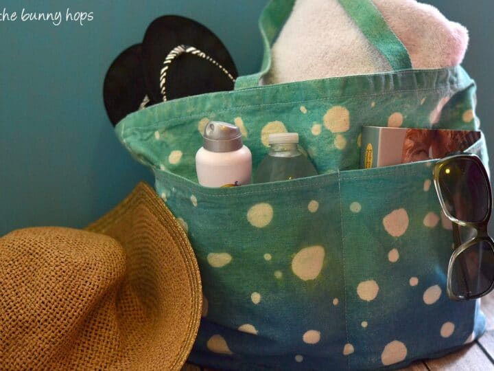 Create a fun bubble beach tote with Tie Dye from Tulip! #tiedyeyoursummer #tdys