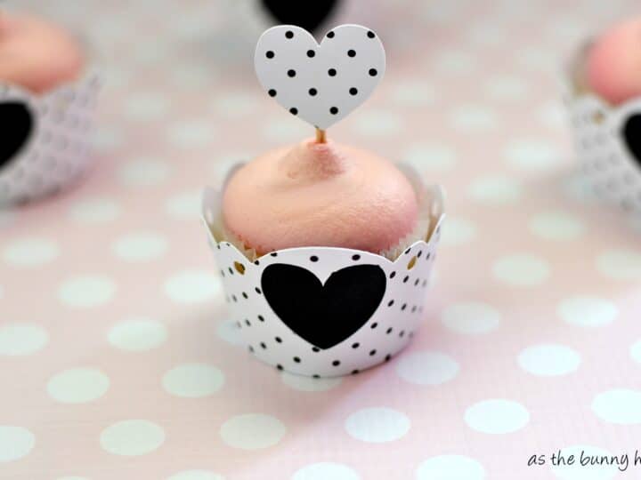 Make sure cute and super easy heart cupcake wrappers and flags with your Silhouette!