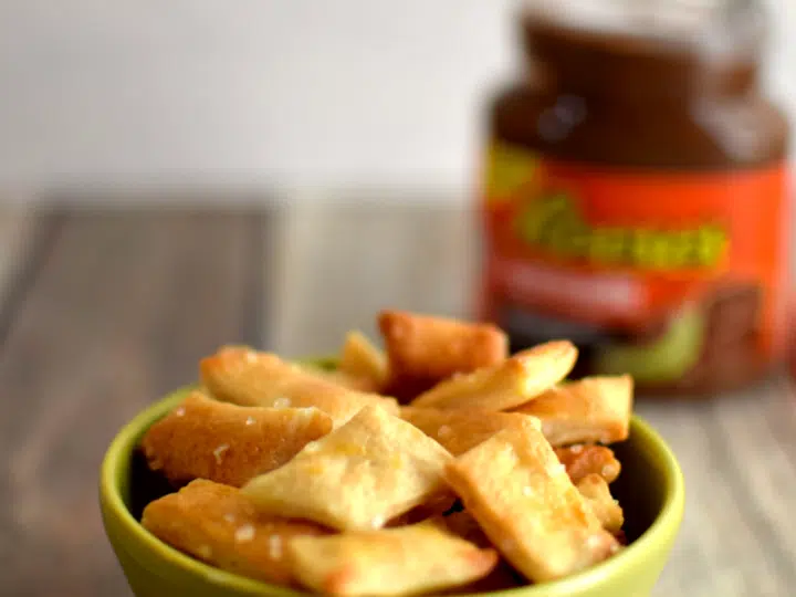 Easy to make Pretzel Chips and Reese's Spreads #AnySnackPerfect #shop