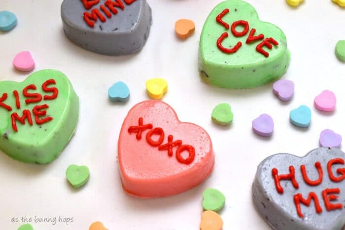 It's easy and fun to make frozen yogurt conversation hearts for Valentine's Day! #mullermoment #ad