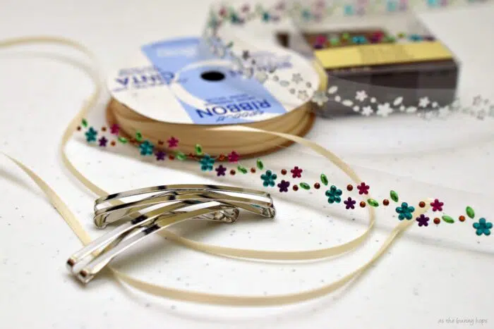 Make 80s style ribbon barrettes inspired by Disney's Cinderella wedding dress!