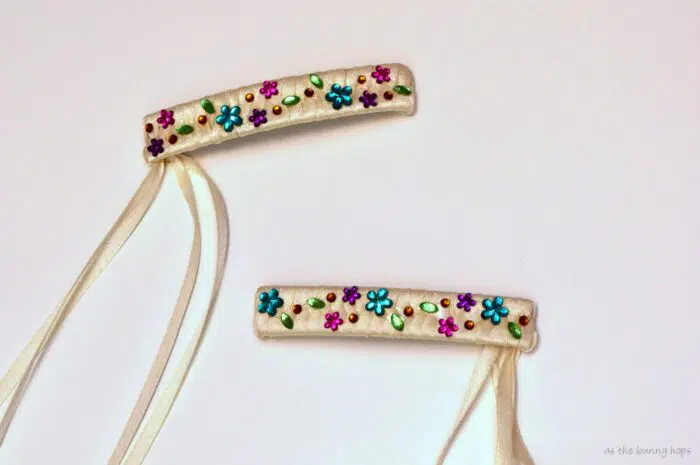 Make 80s style ribbon barrettes inspired by Disney's Cinderella wedding dress!