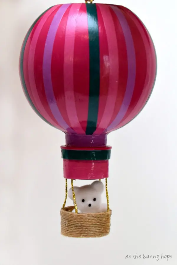 Turn your AquaBall water bottles into a fun hot air balloon craft! You just need some paint, washi tape and a few other supplies.