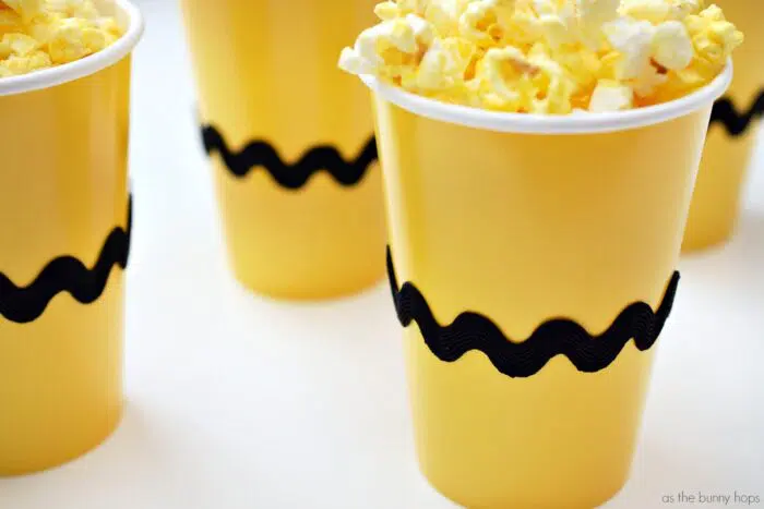 Celebrate family movie night with The Peanuts Movie and these fun Charlie Brown snack cups!