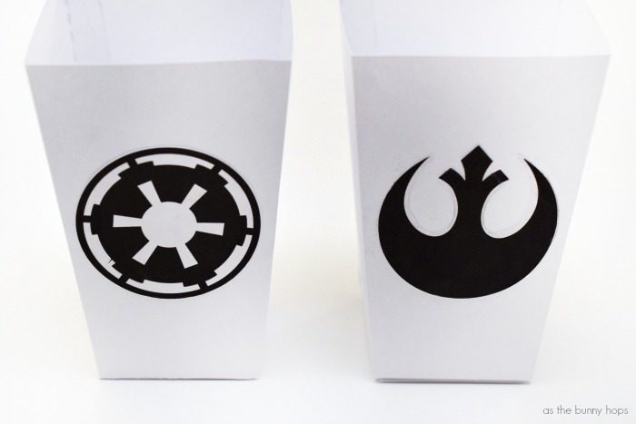 Choose wisely: make your own Rogue One-inspired Rebel and Empire popcorn boxes! Includes easy to use printable! 