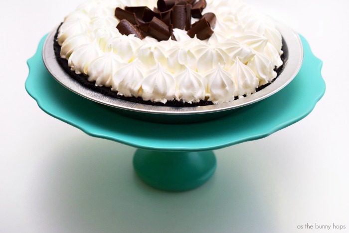 Make your own custom cake or pie stand for spring with just a few simple steps! 