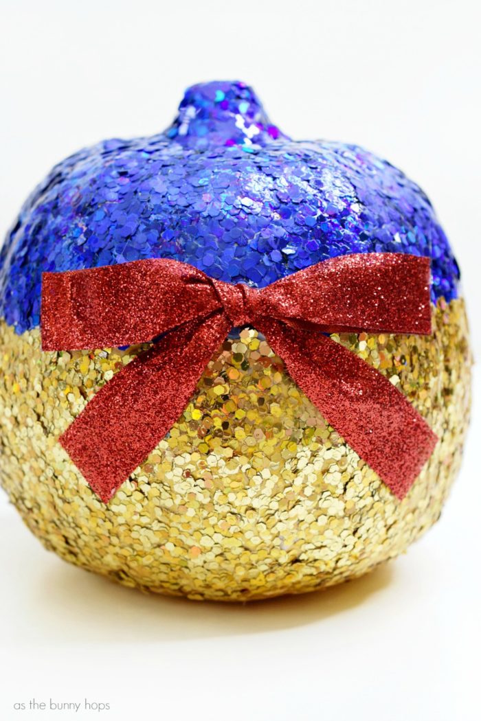 This glittery DIY Snow White pumpkin is the fairest Halloween decoration of them all! 