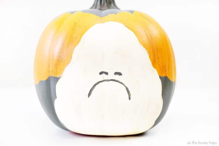 It's your new favorite character from The Last Jedi-in pumpkin form! Find out how to make your own Porg Pumpkin, just in time for Halloween! 
