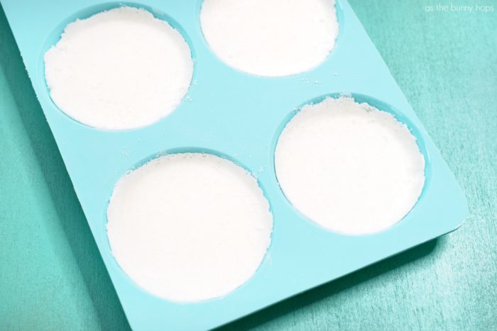 Get ready for whatever winter throws at you with these homemade vapor bath bombs! 