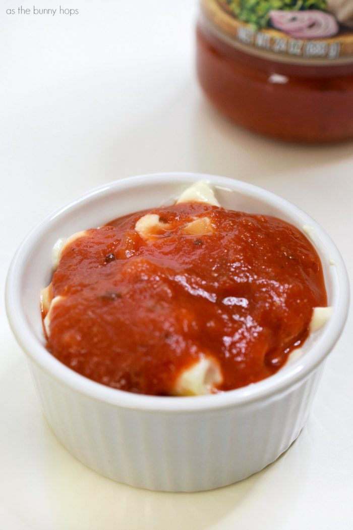 Running short on time to make dinner? Make delicious no-stuff manicotti cups in minutes with this easy recipe! 