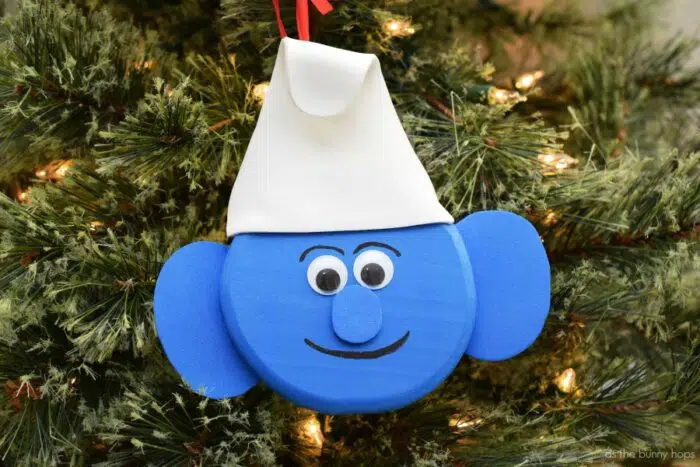 It'll be the Smurfiest holiday ever when you hang this DIY Smurf Christmas ornament on your tree! 
