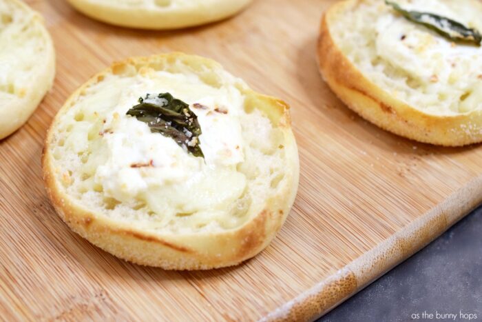 English Muffin White Pizzas: Satisfy your cravings when you make English Muffin White Pizzas in just minutes. 