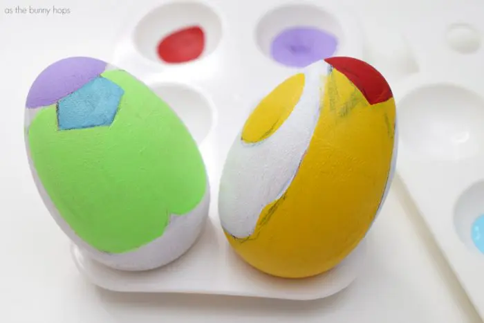 Get ready for Easter with some DIY Toy Story Easter Eggs featuring Woody and Buzz! 