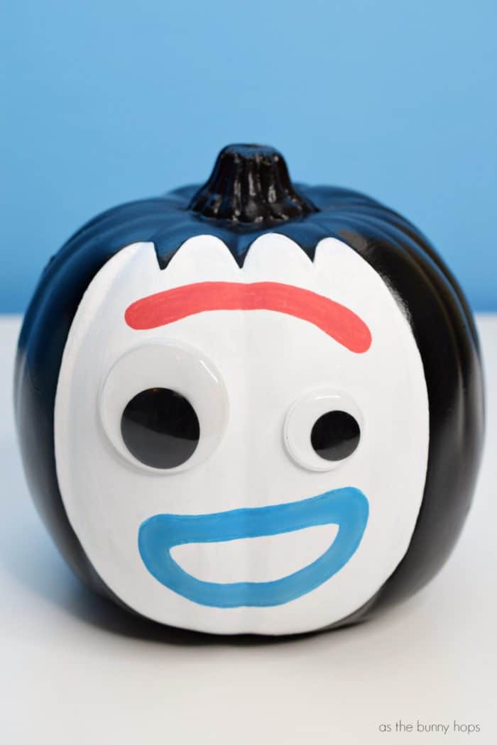 It's so easy to make a No-Carve Forky pumpkin of your very own this Halloween! 