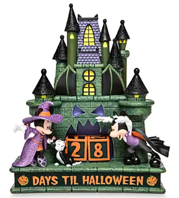 Deck the halls with these Disney Halloween Decor ideas-no glue gun or scissors required! 