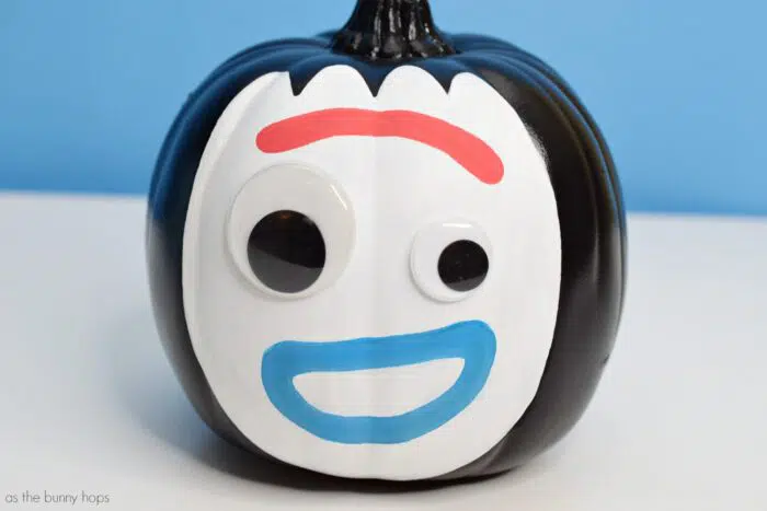 It's so easy to make a No-Carve Forky pumpkin of your very own this Halloween! 