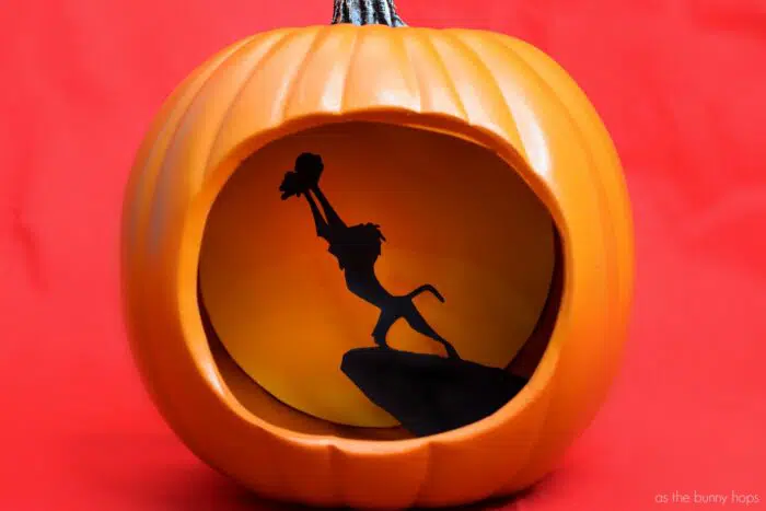 Celebrate the circle of life with this The Lion King Pumpkin Diorama! 