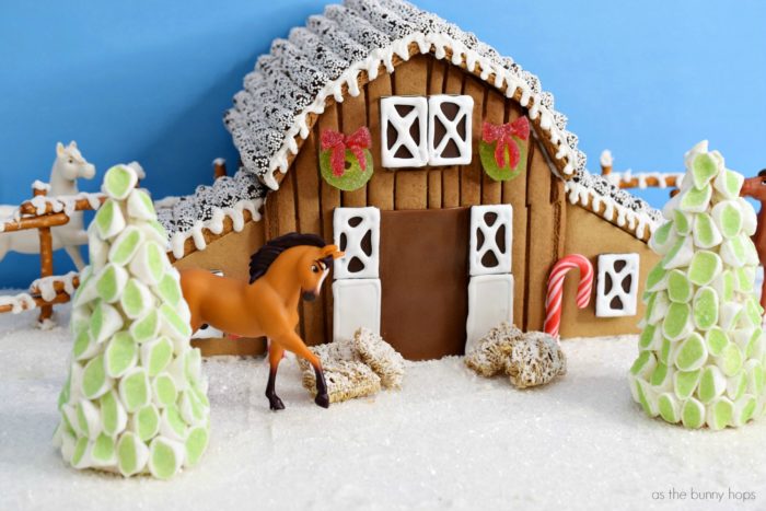 Celebrate DreamWorks SpiritRidingFree: Spirit of Christmas, now streaming on Netflix, with this fun to make gingerbread paddock!