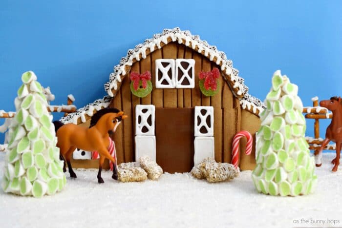 Celebrate DreamWorks SpiritRidingFree: Spirit of Christmas, now streaming on Netflix, with this fun to make gingerbread paddock!