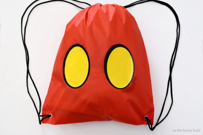 These easy to make Mickey Mouse drawstring backpacks make a perfect Disney Cruise Fish Extender gift! 