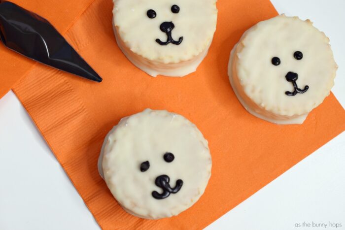 Get ready for your next movie night with a batch of Dolittle-inspired Polar Bear Snack Cakes! 